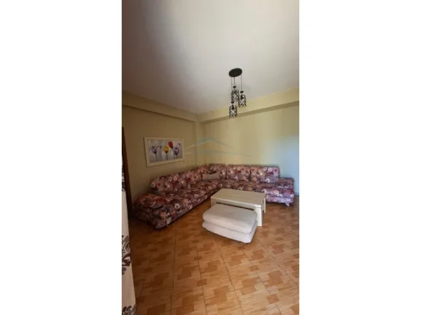 Tirane, jepet me qera apartament 1+1+Ballkon Kati 3, 105 m² 420 € (Kodra e Priftit)