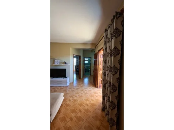 Tirane, jepet me qera apartament 1+1+Ballkon Kati 3, 105 m² 420 € (Kodra e Priftit)