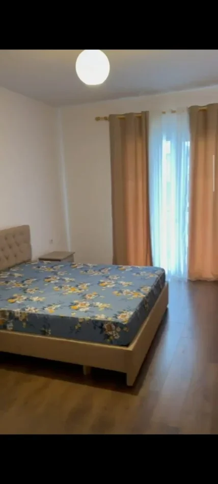 Tirane, jepet me qera apartament 2+1 Kati 1, 120 m² 400 € (Fafa Bathore)