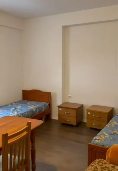 Tirane, jepet me qera apartament 2+1 Kati 1, 120 m² 400 € (Fafa Bathore)