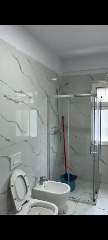 Tirane, jepet me qera apartament 2+1 Kati 1, 120 m² 400 € (Fafa Bathore)