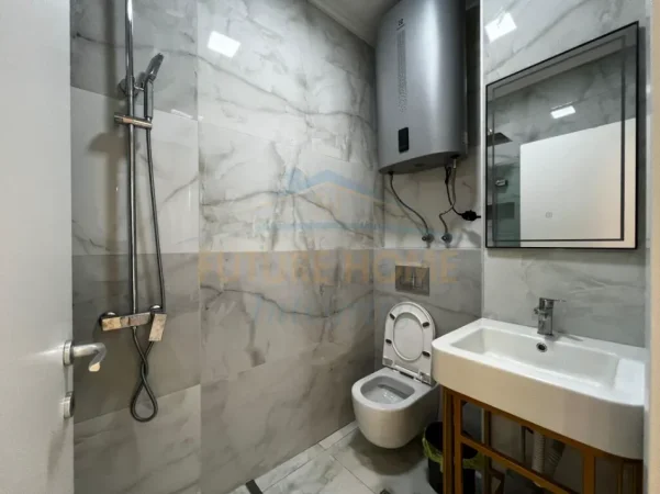 Tirane, shitet apartament 2+1+Ballkon Kati 2, 110 m² (Pazari i Ri)