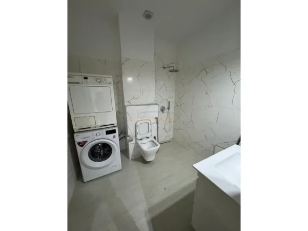 Tirane, jepet me qera apartament 1+1 Kati 0, 37 m² 420 € (Rruga e Barrikadave)