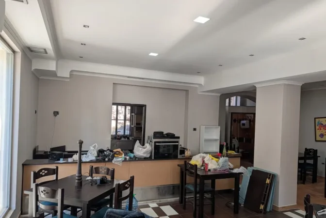 Tirane, jepet me qera ambjent biznesi Kati 1, 100 m² 1.500 € (Bulevardi Bajram Curri)