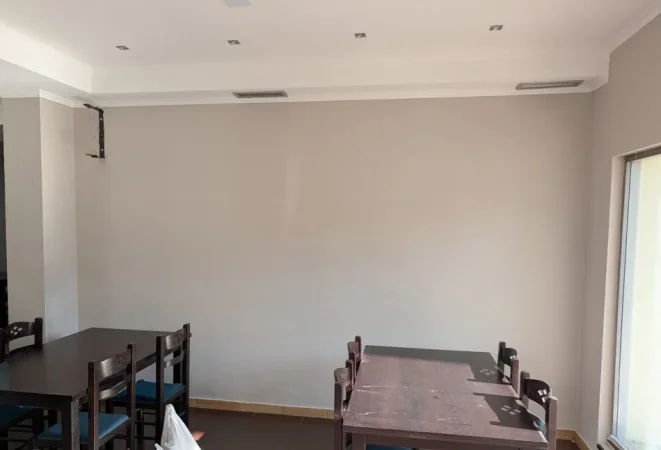 Tirane, jepet me qera ambjent biznesi Kati 1, 100 m² 1.500 € (Bulevardi Bajram Curri)