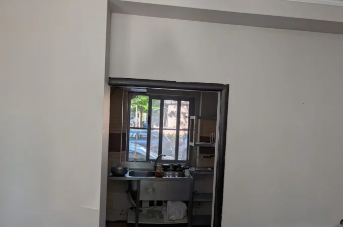 Tirane, jepet me qera ambjent biznesi Kati 1, 100 m² 1.500 € (Bulevardi Bajram Curri)