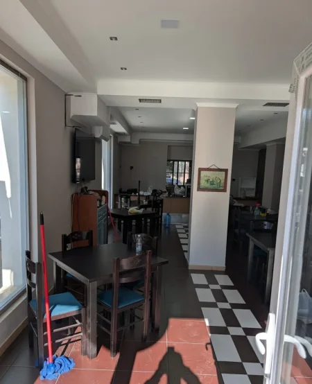 Tirane, jepet me qera ambjent biznesi Kati 1, 100 m² 1.500 € (Bulevardi Bajram Curri)