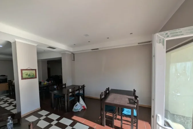 Tirane, jepet me qera ambjent biznesi Kati 1, 100 m² 1.500 € (Bulevardi Bajram Curri)