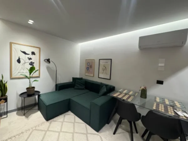 Tirane, jepet me qera apartament 1+1 Kati 1, 70 m² 600 € (Ambasada Amerikane)