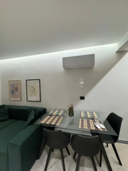 Tirane, jepet me qera apartament 1+1 Kati 1, 70 m² 600 € (Ambasada Amerikane)