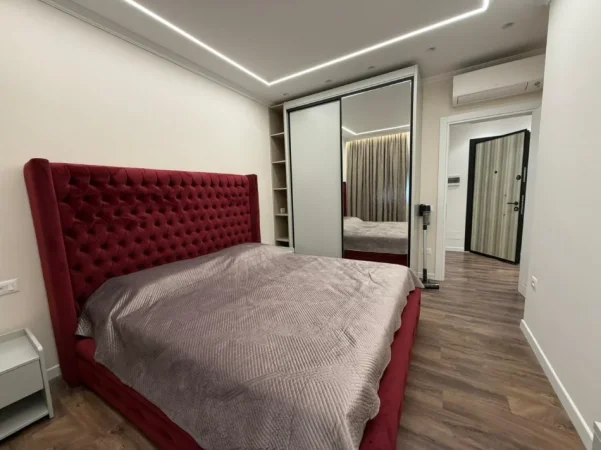 Tirane, jepet me qera apartament 1+1 , 800 € 