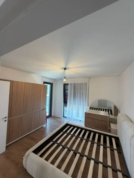 Tirane, jepet me qera apartament 2+1 Kati 1, 108 m² 700 € (Tuale 2 Ballkone Akses Tirana)
