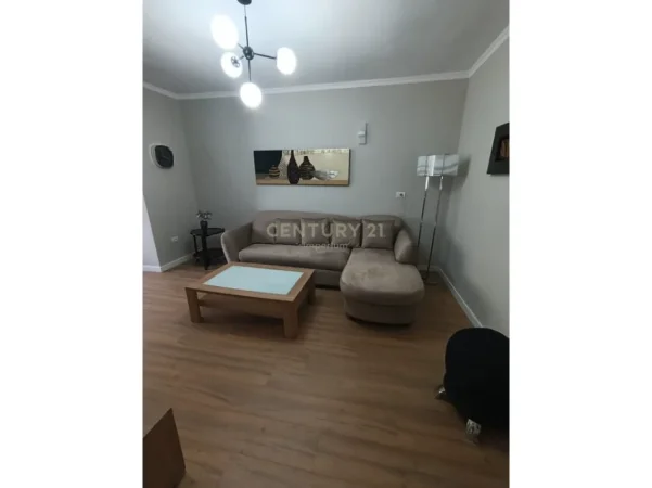 Tirane, jepet me qera apartament 2+1 Kati 1, 75 m² 800 € (blloku)