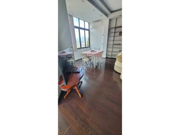 Tirane, jepet me qera apartament 2+1 Kati 5, 113 m² 650 € (kodra e diellit)