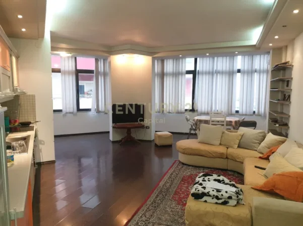 Tirane, jepet me qera apartament 2+1 Kati 5, 113 m² 650 € (kodra e diellit)