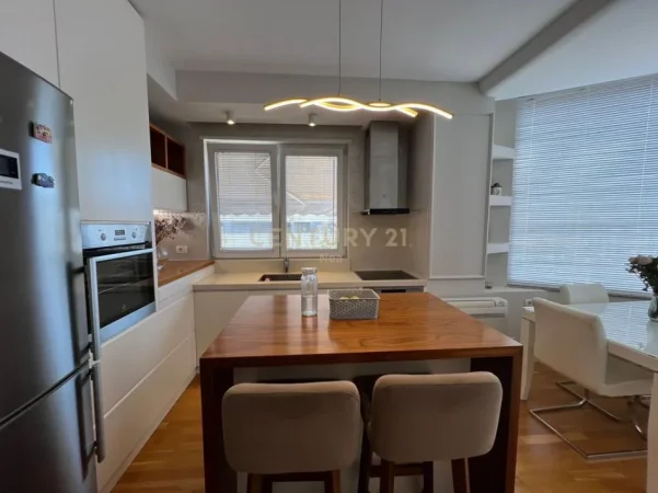 Tirane, shitet apartament 2+1+Ballkon Kati 7, 100 m² 210.000 € (astiri)