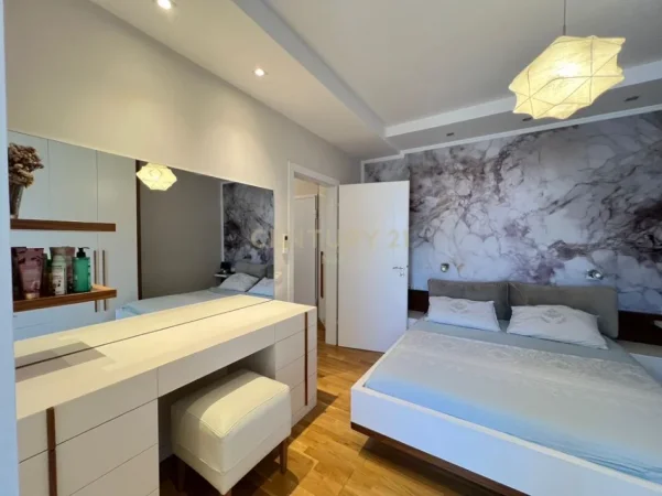 Tirane, shitet apartament 2+1+Ballkon Kati 7, 100 m² 210.000 € (astiri)