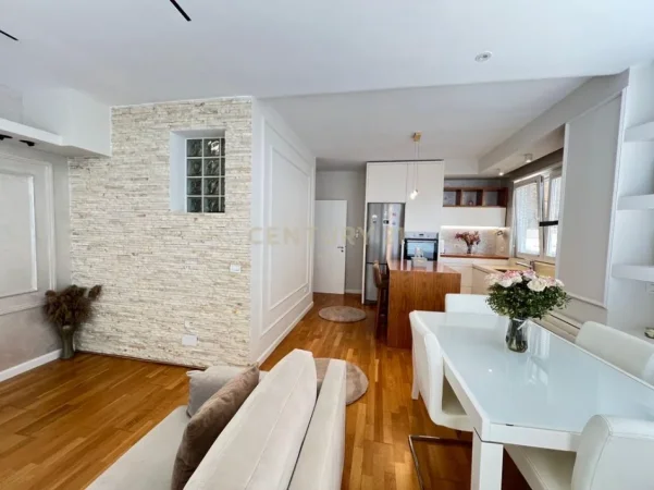 Tirane, shitet apartament 2+1+Ballkon Kati 7, 100 m² 210.000 € (astiri)