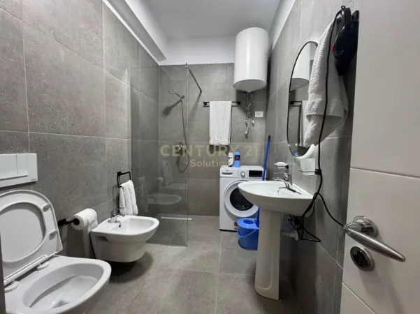 Tirane, jepet me qera apartament 1+1 Kati 4, 64 m² 500 € (astir)