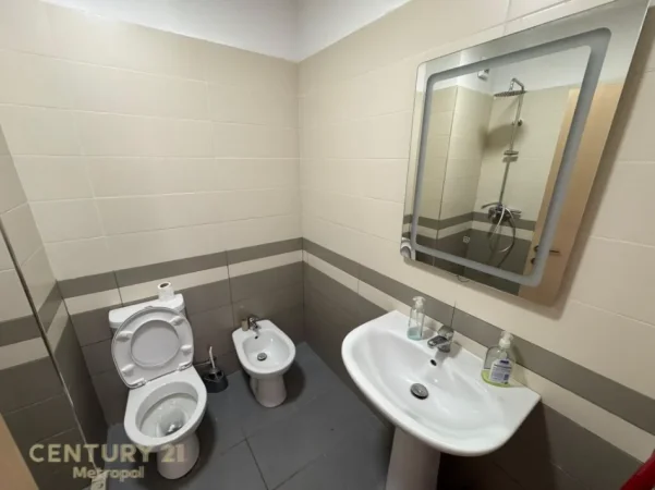 Tirane, shitet apartament 2+1+Ballkon Kati 2, 128 m² 244.000 € (kopshti botanik)