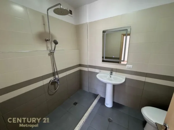 Tirane, shitet apartament 2+1+Ballkon Kati 2, 128 m² 244.000 € (kopshti botanik)
