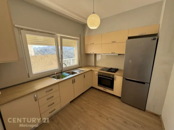 Tirane, shitet apartament 2+1+Ballkon Kati 2, 128 m² 244.000 € (kopshti botanik)