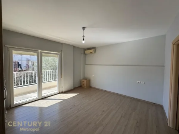 Tirane, shitet apartament 2+1+Ballkon Kati 2, 128 m² 244.000 € (kopshti botanik)