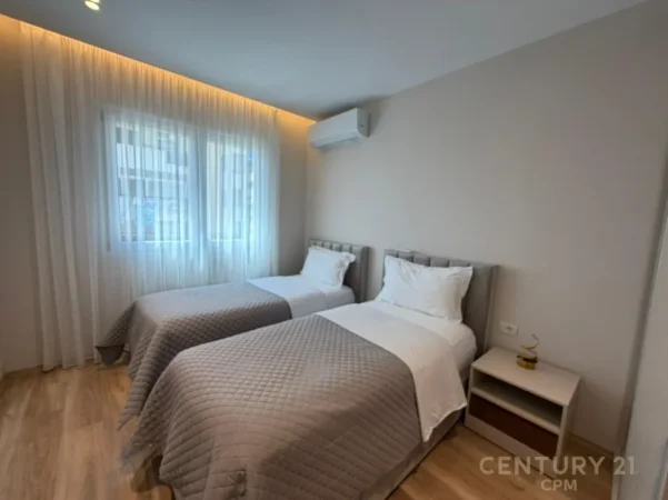 Tirane, jepet me qera apartament 2+1+Ballkon Kati 4, 106 m² 900 € (sheshi avni rustemi)