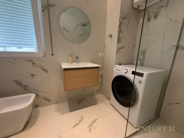 Tirane, jepet me qera apartament 3+1 Kati 8, 117 m² 1.200 € (sheshi avni rustemi)