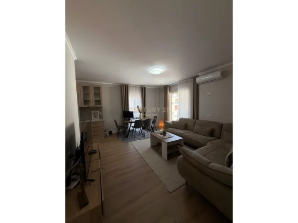 Tirane, jepet me qera apartament 2+1 Kati 4, 120 m² 750 € (mine peza)