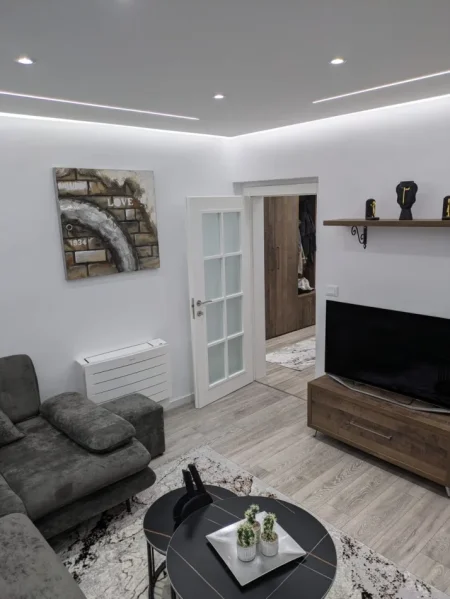 Tirane, jepet me qera apartament 1+1 Kati 4, 62 m² 600 € (Rruga Ferit Xhajko)