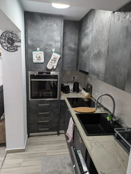 Tirane, jepet me qera apartament 1+1 Kati 4, 62 m² 600 € (Rruga Ferit Xhajko)