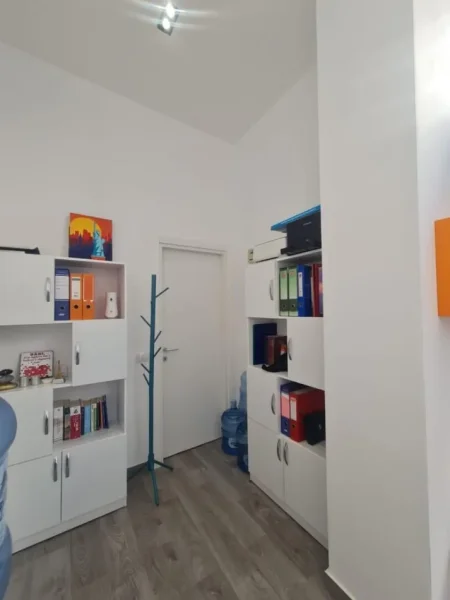 Tirane, shitet ambjent biznesi Kati 0, 26 m² 120.000 € (Rruga Don Bosko)
