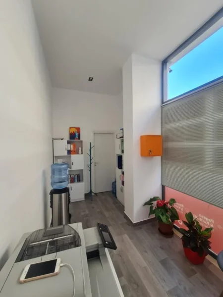 Tirane, shitet ambjent biznesi Kati 0, 26 m² 120.000 € (Rruga Don Bosko)