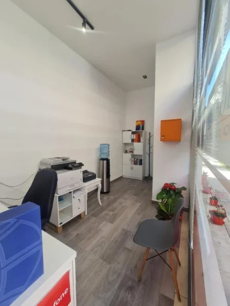 Tirane, shitet ambjent biznesi Kati 0, 26 m² 120.000 € (Rruga Don Bosko)