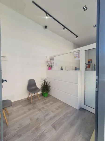 Tirane, shitet ambjent biznesi Kati 0, 26 m² 120.000 € (Rruga Don Bosko)