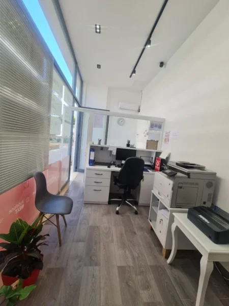 Tirane, shitet ambjent biznesi Kati 0, 26 m² 120.000 € (Rruga Don Bosko)
