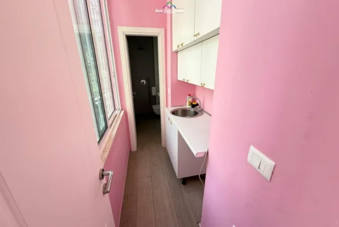 Tirane, jepet me qera ambjent biznesi Kati 2, 118 m² 1.500 € (Rruga Sulejman Delvina)