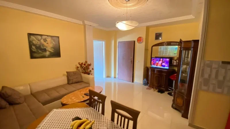 Tirane, jepet me qera apartament 1+1 , 68 m² 500 € (Vila Gold)
