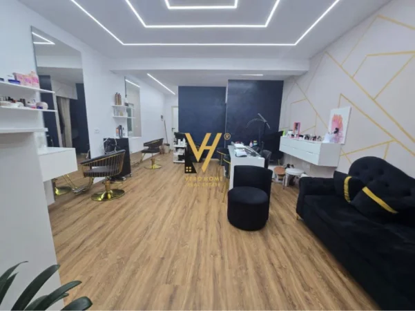 Tirane, jepet me qera ambjent biznesi Kati 0, 51 m² 500 € (SAUK)