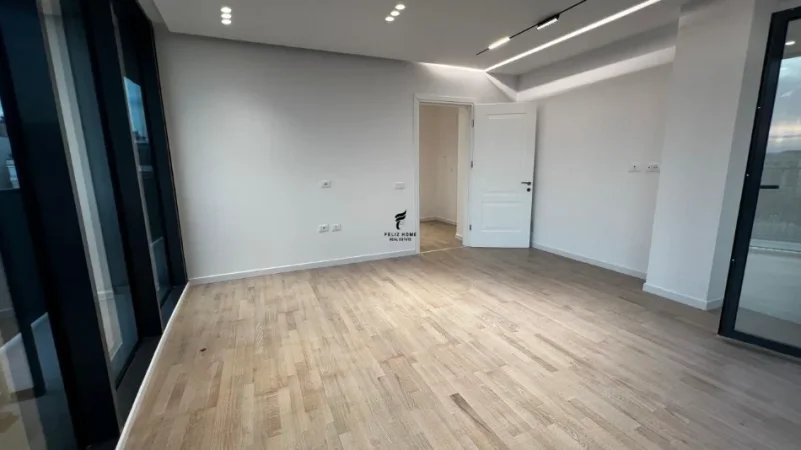 Tirane, jepet me qera zyre Kati 8, 130 m² 2.000 € (LAKE VIEW)