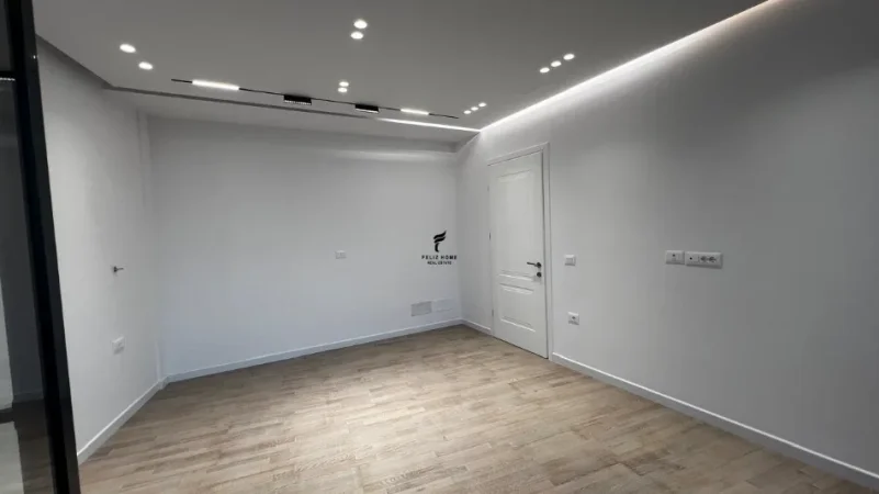 Tirane, jepet me qera zyre Kati 8, 130 m² 2.000 € (LAKE VIEW)