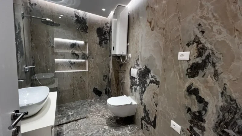 Tirane, jepet me qera zyre Kati 8, 130 m² 2.000 € (LAKE VIEW)