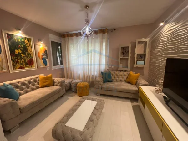 Shqiperi, jepet me qera apartament 2+1 Kati 2, 89 m² 1.100€ (Kopshti Zoologjik)