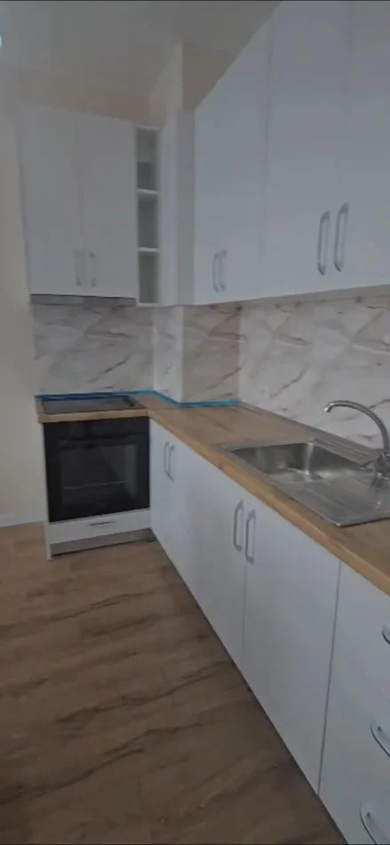 Tirane, jepet me qera apartament 2+1 Kati 2, 100 m² 550 € (Rruga 5 Maji)