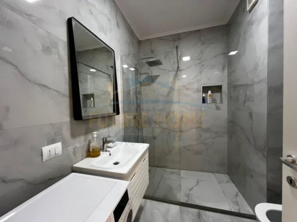 Tirane, jepet me qera apartament 2+1+Aneks+Ballkon Kati 2, 111 m² 1.000 € (Qender)