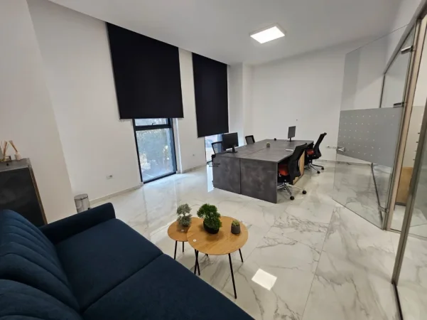 Tirane, jepet me qera zyre Kati 2, 72 m² 900 € (STADIUMI DINAMO)