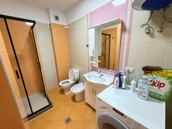 Tirane, jepet me qera apartament 1+1 Kati 3, 550 € (liqeni i thate)