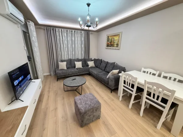 Tirane, jepet me qera apartament 1+1 Kati 3, 550 € (liqeni i thate)