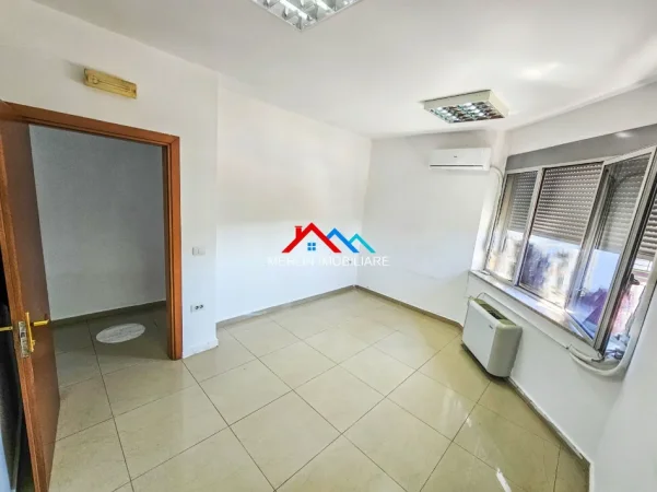 Tirane, jepet me qera ambjent biznesi Kati 5, 300 m² 2.800 € (RRUGA E DIBRES,SELVIA)